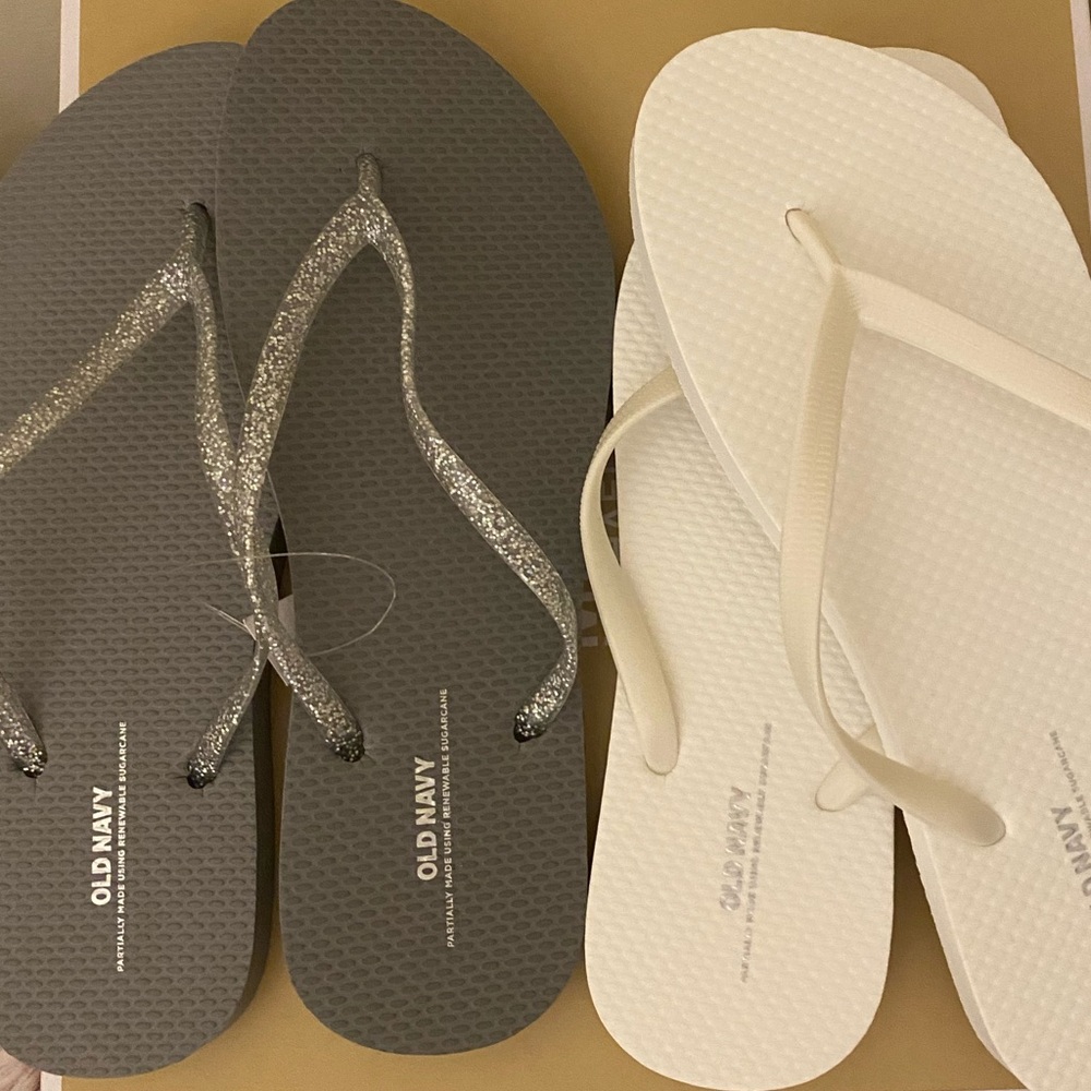 Brand New OLD NAVY bundle of Flip Flops - Size 8/9!!!